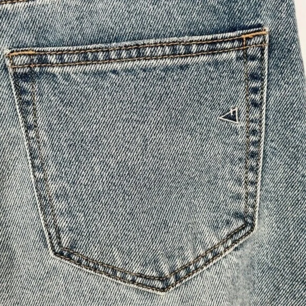HIDDEN Los Angeles High Rise Distressed‎ Straight Leg Jeans Light Wash 27